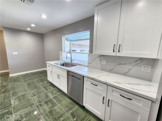 Detail Gallery Image 9 of 34 For 22240 Burton, Canoga Park,  CA 91304 - 4 Beds | 3 Baths