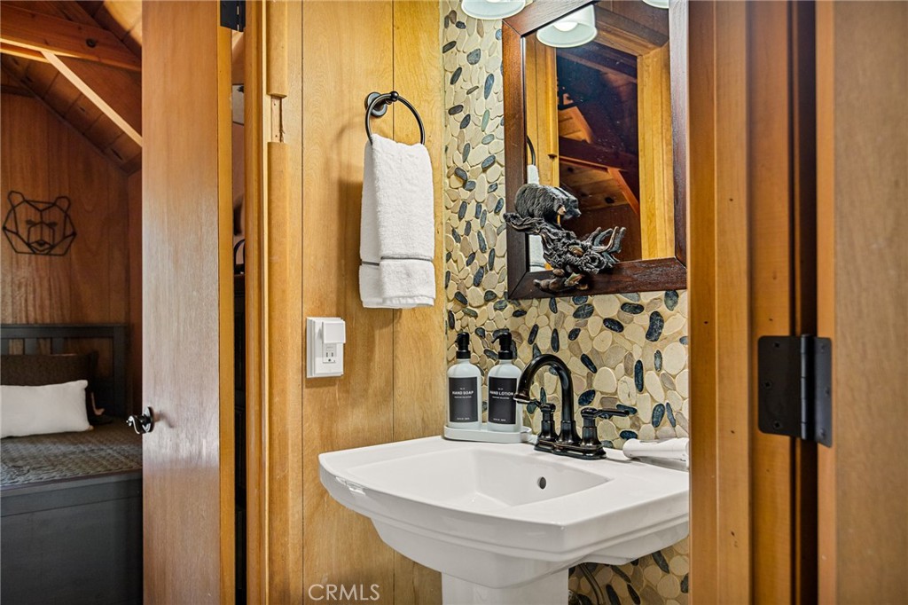 https://media.crmls.org/medias/415b0592-2aaf-41d6-869f-40ea277bc4dd.jpg?preset=X-Large