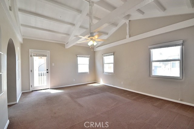 Living room
Upstairs unit