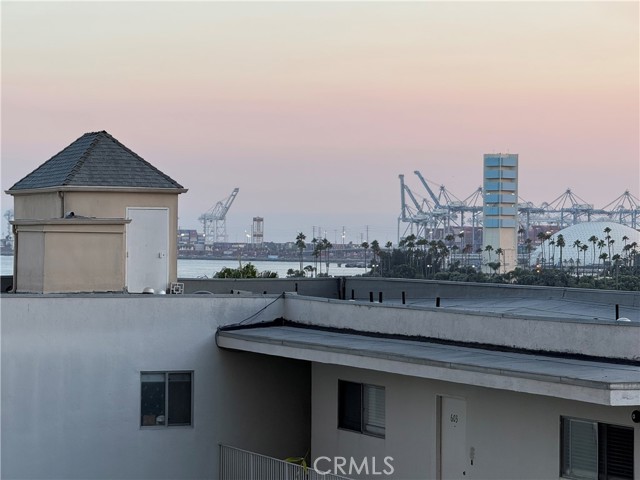 1310 E Ocean Boulevard, Long Beach CA: https://media.crmls.org/medias/415d09b4-d627-4e3c-8c99-0489382a90c1.jpg