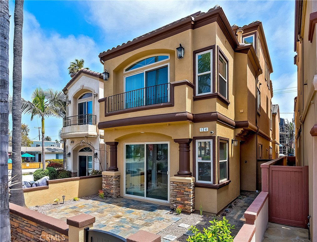 124 9th Street, Huntington Beach, CA 92648