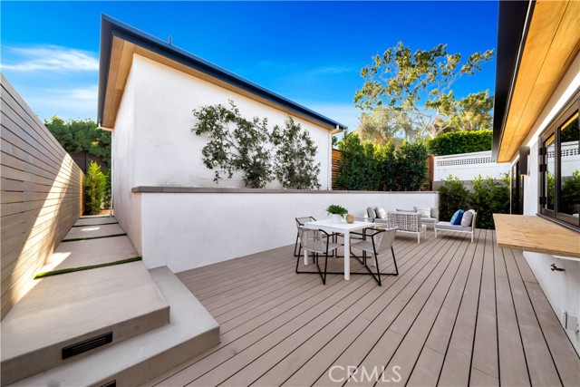 2605 N Poinsettia Avenue, Manhattan Beach CA: https://media.crmls.org/medias/415d98c5-a83b-4a07-a950-747ac368194e.jpg