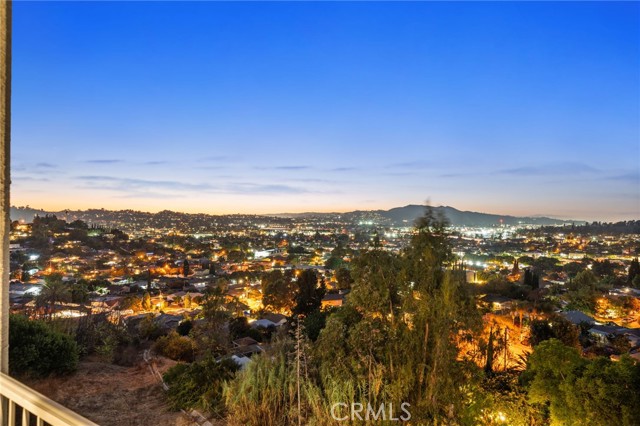 Detail Gallery Image 32 of 32 For 2397 Yorkshire Dr, Los Angeles,  CA 90065 - 3 Beds | 2/1 Baths