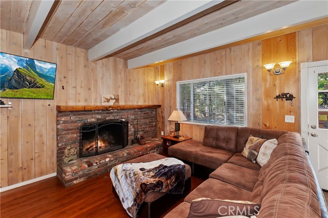 28621 Shenandoah Drive, Lake Arrowhead CA: https://media.crmls.org/medias/415dedf3-3026-4fb8-950c-5f41a5cf5e38.jpg