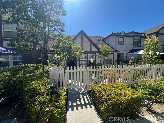 Detail Gallery Image 2 of 5 For 23 Three Vines Ct, Ladera Ranch,  CA 92694 - 3 Beds | 2/1 Baths