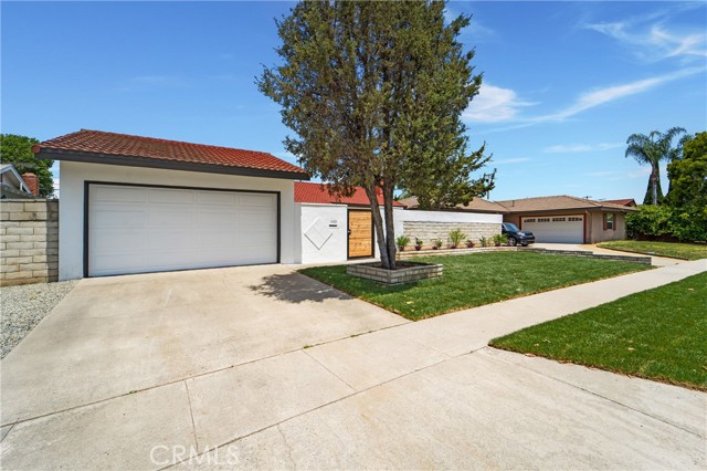 Detail Gallery Image 1 of 25 For 14101 Charloma Dr, Tustin,  CA 92780 - 4 Beds | 2 Baths