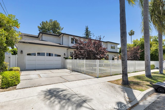 Image 3 of 69 For 15460 La Maida Street