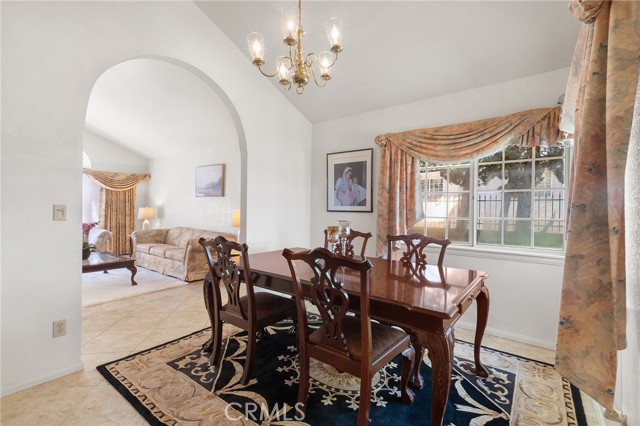 40420 Valiente Drive, Palmdale CA: https://media.crmls.org/medias/415eea4f-b791-42b9-b2d1-9934cf2ccacc.jpg