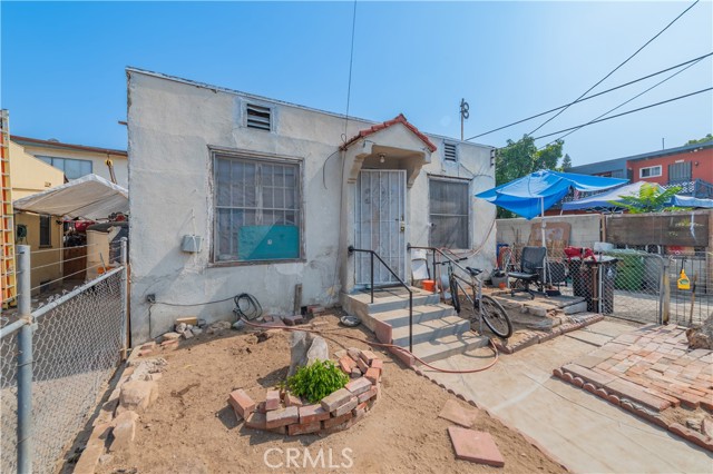 500 N Madison Avenue, Los Angeles CA: https://media.crmls.org/medias/415ff082-c3b1-4c0f-8a7b-9dd72c06cdc0.jpg