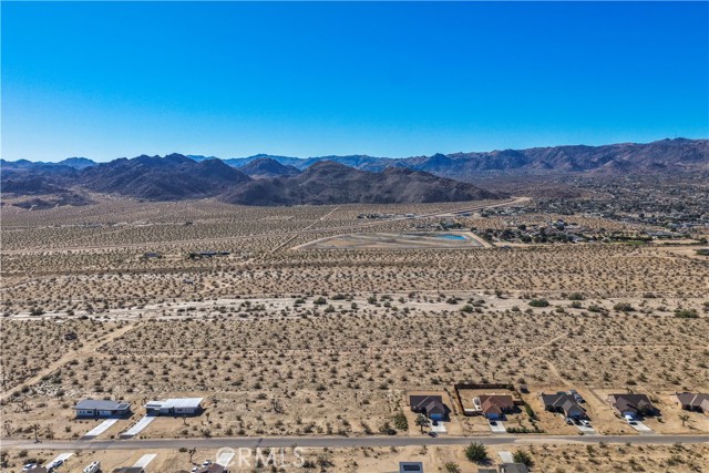 Detail Gallery Image 4 of 13 For 62407 Crestview Dr, Joshua Tree,  CA 92252 - – Beds | – Baths