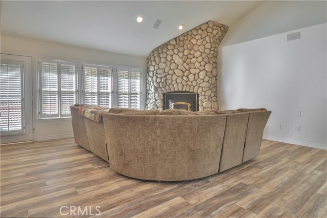 Detail Gallery Image 7 of 31 For 145 Birchwood, Lake Arrowhead,  CA 92352 - 3 Beds | 2/1 Baths