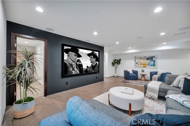 332 Avenue E, Redondo Beach, California 90277, 5 Bedrooms Bedrooms, ,6 BathroomsBathrooms,Residential,For Sale,Avenue E,SB26070979