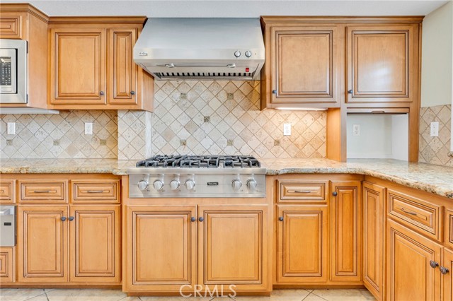 294 W Buffington Street, Upland CA: https://media.crmls.org/medias/41635c0a-3905-4df1-a44f-faff376fc157.jpg