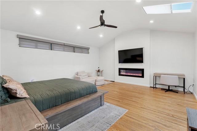 Detail Gallery Image 13 of 29 For 19943 Oxnard, Woodland Hills,  CA 91367 - 4 Beds | 3 Baths