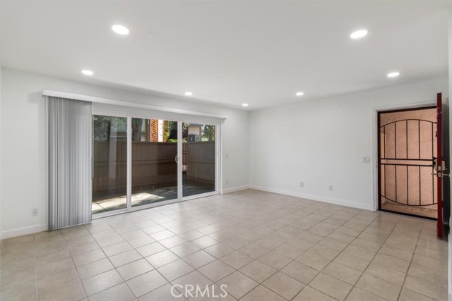 Detail Gallery Image 5 of 44 For 1044 Cabrillo Park #B,  Santa Ana,  CA 92701 - 2 Beds | 1 Baths