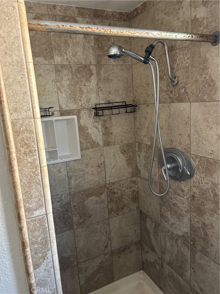 https://media.crmls.org/medias/41659e48-ff66-47be-89e8-6f63b38f1436.jpg?preset=X-Large