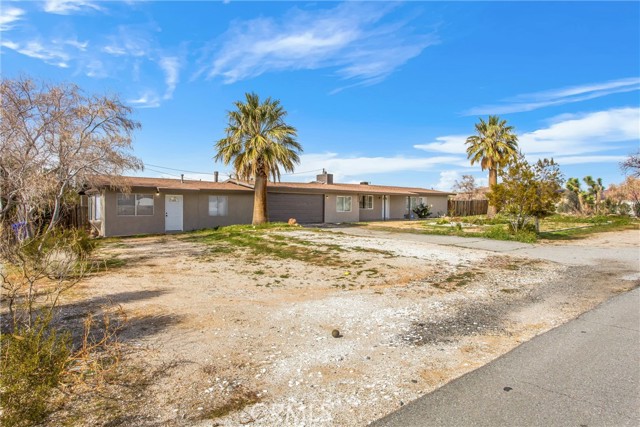 Detail Gallery Image 3 of 53 For 15944 Wintun Rd, Apple Valley,  CA 92307 - 5 Beds | 3 Baths