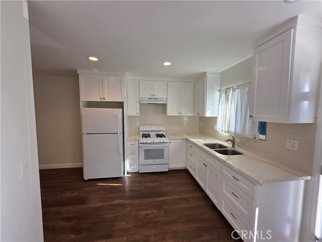 1046 N Banning Boulevard, Wilmington CA: https://media.crmls.org/medias/41674181-37a6-42e0-8a78-e4973c1cf308.jpg