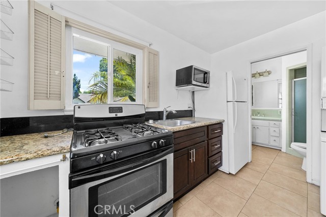 124 N Janet Place, Fullerton CA: https://media.crmls.org/medias/4167679d-3139-4872-9eea-c662e66b89c0.jpg