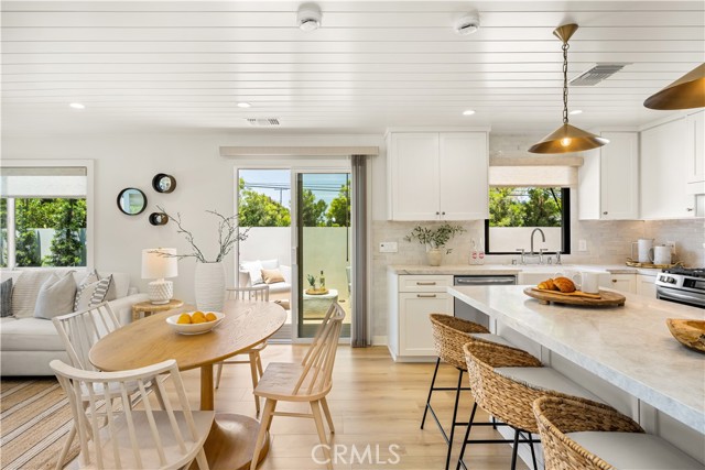 2134 Orange Avenue, Costa Mesa CA: https://media.crmls.org/medias/41682355-f519-488e-82b4-371e535587a1.jpg
