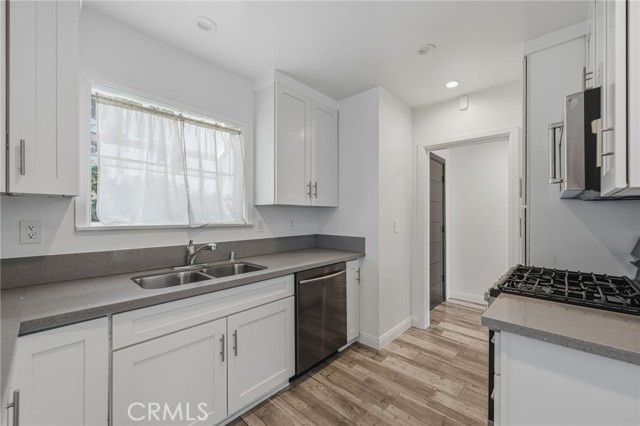 Detail Gallery Image 8 of 29 For 6658 Kosturas Pl, Winnetka,  CA 91306 - 3 Beds | 2 Baths