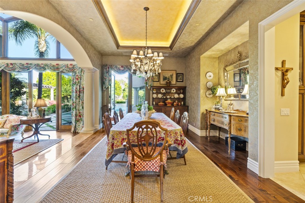 https://media.crmls.org/medias/41684a4b-539c-4353-9264-e1c787832a34.jpg?preset=X-Large