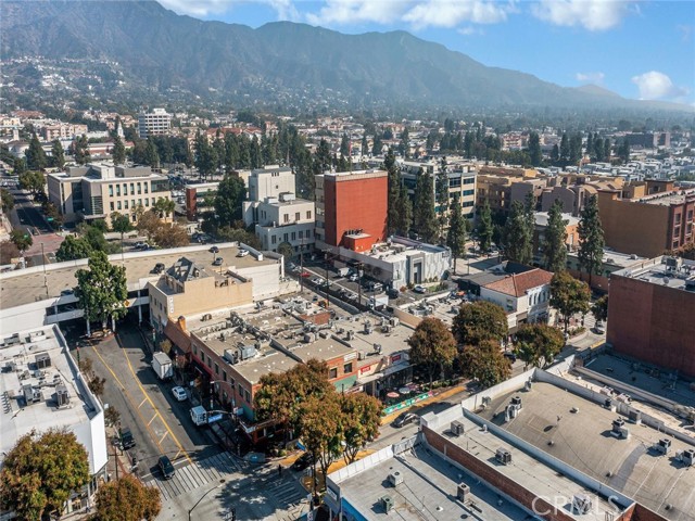 138 N San Fernando Boulevard, Burbank CA: https://media.crmls.org/medias/41685abf-5a37-43e8-87d7-90eca6e72c27.jpg