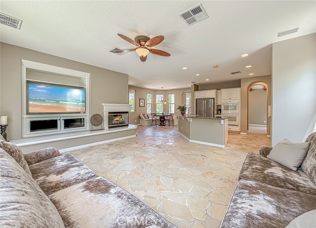 Detail Gallery Image 15 of 42 For 25012 Southern Oaks Dr, Stevenson Ranch,  CA 91381 - 4 Beds | 3 Baths