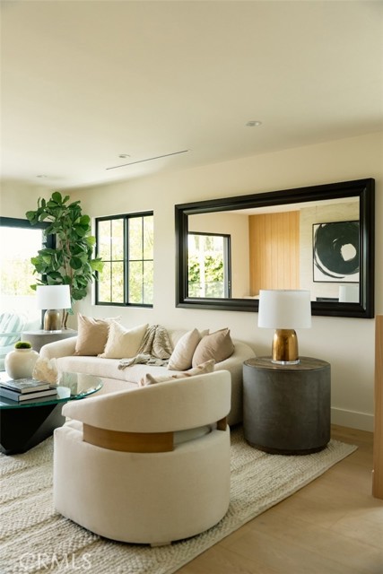 13817 Valley Vista Blvd, Sherman Oaks CA: https://media.crmls.org/medias/41693bdc-e92a-4e0b-8b14-0ed321e29282.jpg