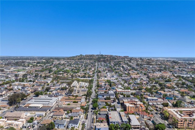 1600 Junipero Avenue, Long Beach CA: https://media.crmls.org/medias/4169dc24-12ca-41fd-a333-8749ad28a070.jpg