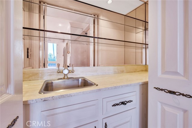 Detail Gallery Image 23 of 59 For 12305 Ridge, Los Angeles,  CA 90049 - 2 Beds | 2/1 Baths