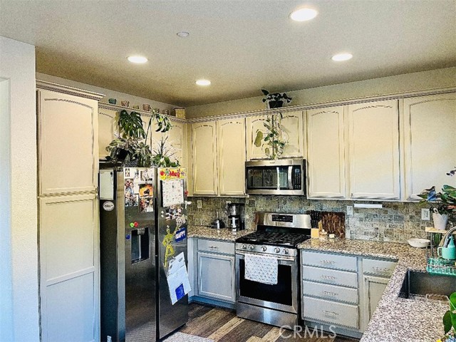 Detail Gallery Image 7 of 23 For 15632 Vista Way #108,  Lake Elsinore,  CA 92532 - 3 Beds | 2/1 Baths