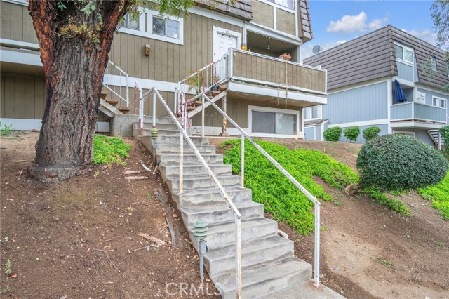 Detail Gallery Image 3 of 37 For 1925 Glenoaks Blvd Unit #100, San Fernando,  CA 91340 - 3 Beds | 2/1 Baths