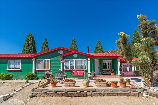 Detail Gallery Image 3 of 73 For 2184 Oak Springs Valley Rd, Wrightwood,  CA 92397 - 3 Beds | 2 Baths