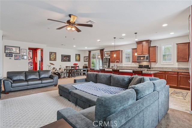 Detail Gallery Image 5 of 42 For 29118 Carrotwood, Lake Elsinore,  CA 92530 - 4 Beds | 3 Baths