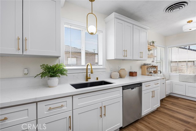 121 Myrtle Street, Bakersfield CA: https://media.crmls.org/medias/41706b34-3790-40ac-a8f8-5716a33aa421.jpg