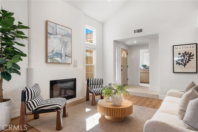 Detail Gallery Image 3 of 29 For 2116 Colina Vista Way, Costa Mesa,  CA 92627 - 3 Beds | 2/1 Baths