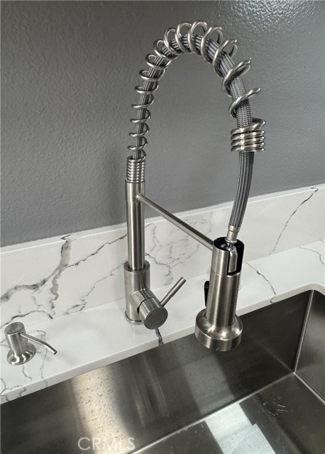 Detail Gallery Image 8 of 31 For 700 W La Veta Ave #F3,  Orange,  CA 92868 - 2 Beds | 2 Baths