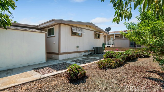 1422 Rainbrook Way, Corona CA: https://media.crmls.org/medias/41734b4e-80d9-4892-9c95-14e9e92522a2.jpg