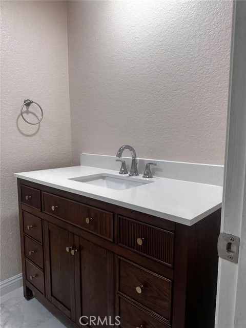 26002 Dundee Drive, Lake Forest CA: https://media.crmls.org/medias/41748110-a117-47f7-b93f-92c8762e0f36.jpg
