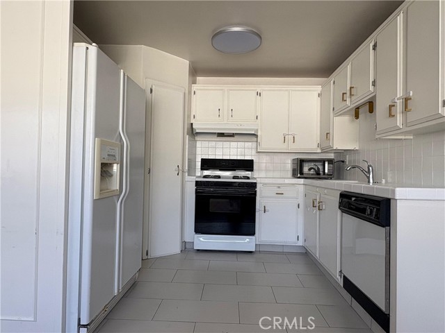 Detail Gallery Image 6 of 32 For 18619 Collins #F29,  Tarzana,  CA 91356 - 2 Beds | 2 Baths