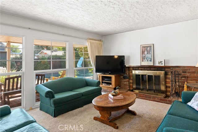 527 W Palm Avenue, Redlands CA: https://media.crmls.org/medias/41757914-1fba-4e07-808e-2432b24f10a2.jpg