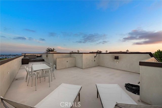 Detail Gallery Image 55 of 75 For 530 Kings Rd, Newport Beach,  CA 92663 - 5 Beds | 4/3 Baths