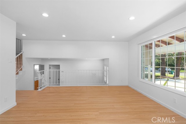 Detail Gallery Image 5 of 38 For 14012 Gershon Pl, Santa Ana,  CA 92705 - 3 Beds | 3 Baths