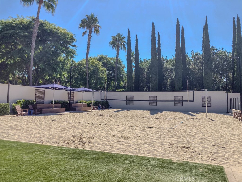 https://media.crmls.org/medias/4176f3a5-08e5-4c9c-9449-4adef41344f6.jpg?preset=X-Large