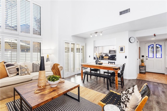 Detail Gallery Image 6 of 21 For 924 Hyde Ct, Costa Mesa,  CA 92626 - 2 Beds | 3 Baths