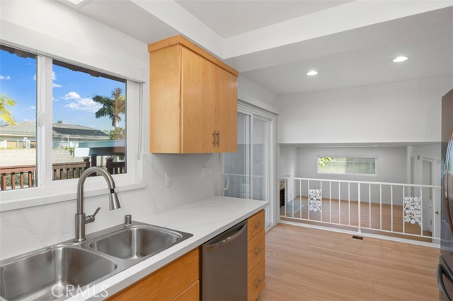 Detail Gallery Image 8 of 38 For 14012 Gershon Pl, Santa Ana,  CA 92705 - 3 Beds | 3 Baths
