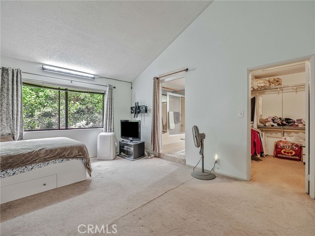 7800 Winnetka Avenue, Winnetka CA: https://media.crmls.org/medias/41784c2a-ab42-4e33-874d-e0007ab4c48a.jpg