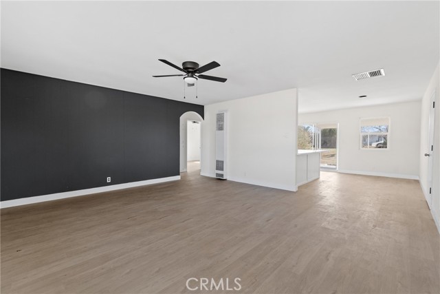 16245 Pine Street, Hesperia CA: https://media.crmls.org/medias/41791edf-3770-4bc1-98cc-55379dcb3c3e.jpg