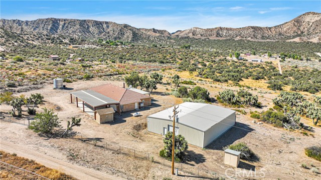 Detail Gallery Image 10 of 17 For 4426 Oil Well Rd, Phelan,  CA 92371 - 4 Beds | 2 Baths